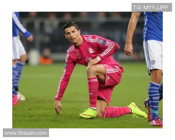 红色球衣中的传奇C罗如何在足球场上书写辉煌历史