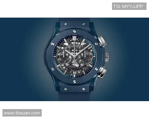 粉丝热情不减为足球明星送上限量版手表表达支持与敬意